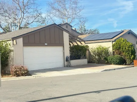 Charming 2-bedroom bungalow in fabulous Fullerton Отели рядом с достопримечательностью «Фуллертон Арборетум»