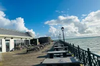 Newly refurbished two bedrooms flat Hotels in Saint Leonards