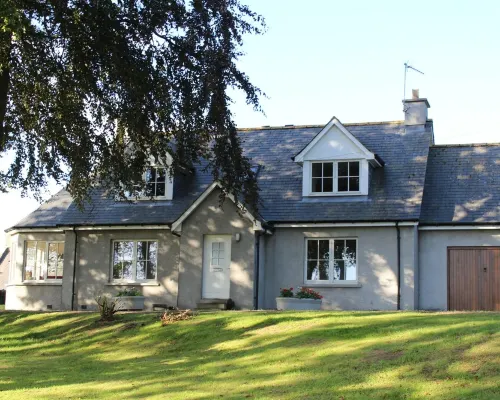 Roualeyn Cottage - A Beautiful Country Cottage, over looking the Deveron Valley Hotels in Huntly