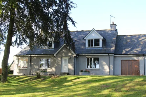 Roualeyn Cottage - A Beautiful Country Cottage, over looking the Deveron Valley