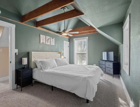 Elle House4 Bedroom House in Historic Downtown Siloam Springs