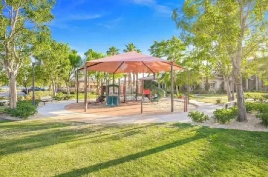 Lakefront Luxury Villa 4 bedroom+loft with Pool