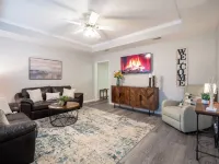 Upscale GAME ROOM, Movie Theater, Arcade, Fire Pit, 4BD/2BA Home with WIFI