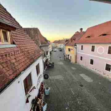 Charming Apartment with WiFi in Historic Sibiu Others
