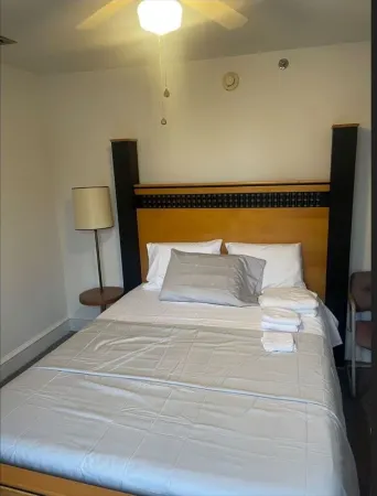 Cozy Rooms Available  Escape to Tranquility Experience Unforgettable Comfort Отели в г. Челтнем Тауншип