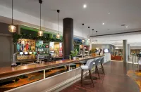 DoubleTree by Hilton Swindon - bar