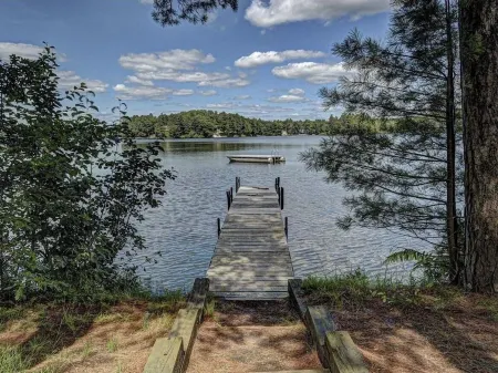 Lakefront two Bedroom Cabin With Private Dock
