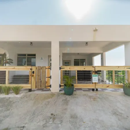 Sunny Hillside View • Fast WiFi • Quick Drive Town
