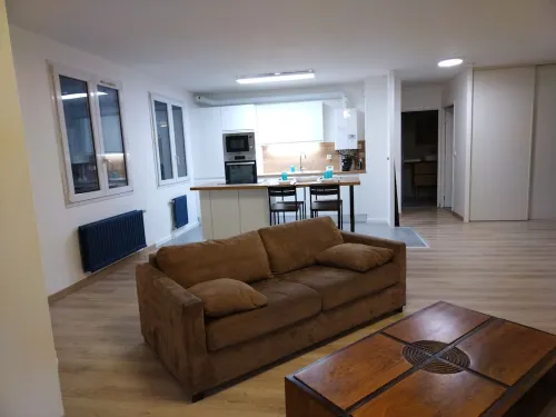 Grand Appartement Lumineux 59 m² Hotels in Pontault-Combault