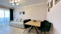 Delightful 3-bedroom apartment with WiFi, AC and Parking in Oradea 拉迪亞住宿飯店