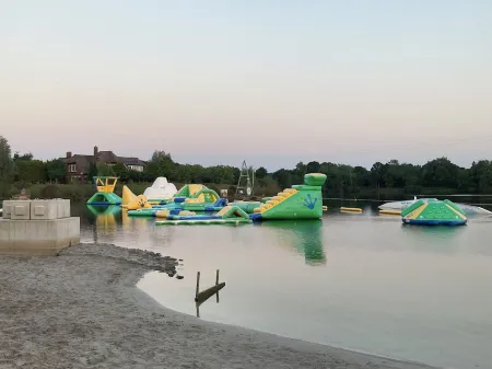 Ostfriesensuite: Beautiful, bright vacation apartment with balcony Отели в г. Аурих