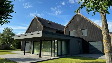 Unique thatched-roof house for 2 to 18 people just 10 minutes from Fleesensee