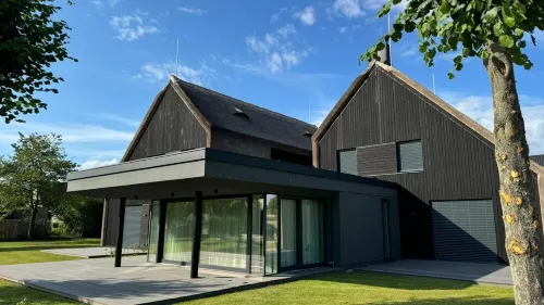 Unique thatched-roof house for 2 to 18 people just 10 minutes from Fleesensee