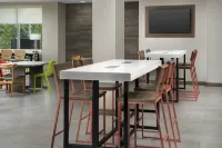 Home2 Suites by Hilton Miami Doral West Airport - breakfast