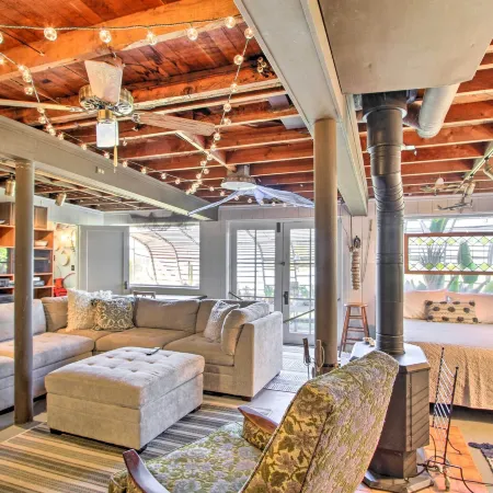 Fire Pit, Views and Beach Access Waterfront Escape!