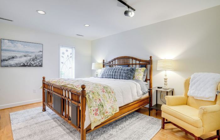 The White Elephant Inn Getaway w/ Pool & Hot Tub!