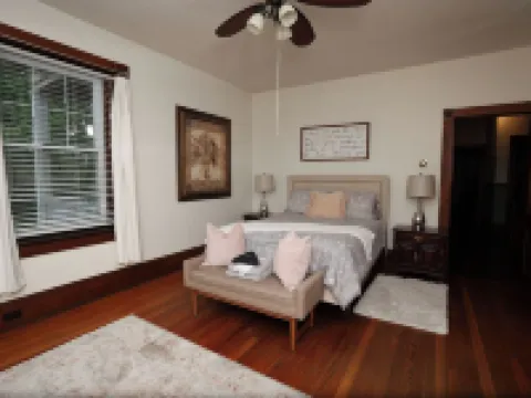 Historic Main Street Getaway Hotels in Upper Leacock Township