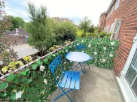 7 Mins to Gatwick Airport, Easy Commute to London! Comfortable King Size Bed! Các khách sạn ở Redhill