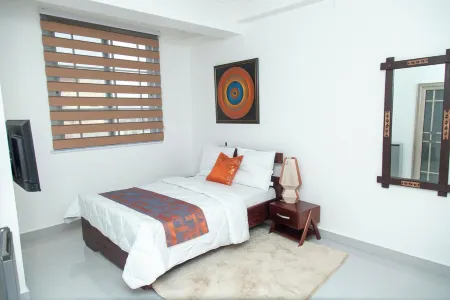 Spacious apartments with AC and WiFi  in vibrant Accra Call 0536595113