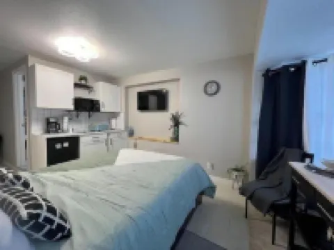 Perfect Location! All include Tampa Private Suite Hotels in Palm River-Clair Mel