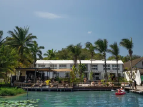 The Yak Lake House - Hostal Hoteles en Bacalar