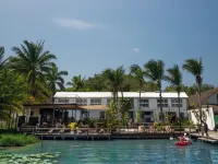 The Yak Lake House - Hostal