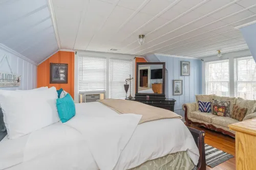 Dolly II Spacious 4-BR home in Wetumpka-Short walk to downtown & riverfront park Hotels in Wetumpka