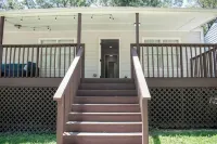 Cozy Retreat Near Airport & Downtown