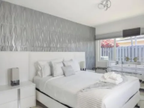 Amazing Home w/ Heated Pool 8 mins to the Beach!