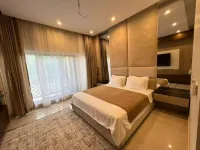 1 Bedroom Apartment with Golf Course Views