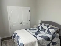 2 Bdrm Private Basement Apartment Sleeps 6 바운티풀 호텔