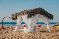 BM Beach Hotel - Beach