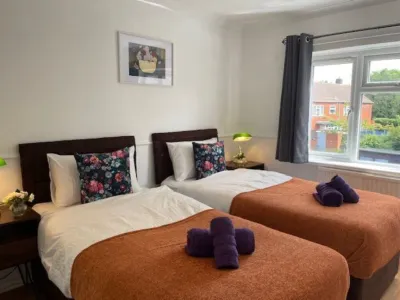 Charming Large 3 Bedroom House /garden Fauners, Basildon, Essex Ss165ap Hotels near Festival Wakeboard & Aqua Park