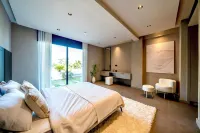 Mansion with elevator, housekeeper, breakfast