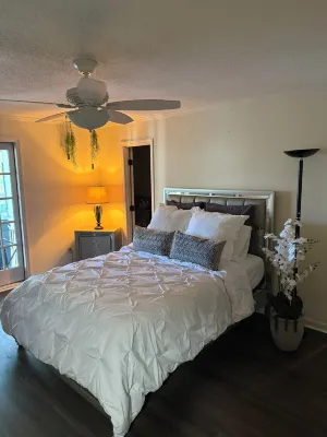 Masters week with Hot Tub,  Smoking area, and lots of space