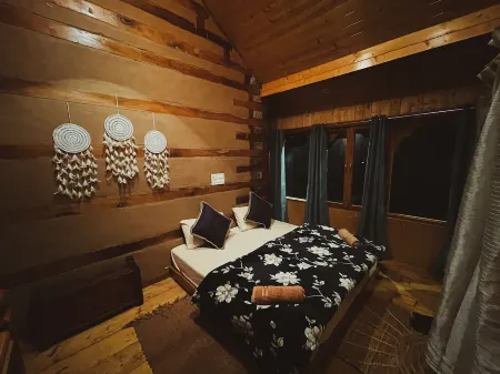 A secluded Private Castle with the Balcony of Dreams in the middle of a forest! Отели в г. Натан