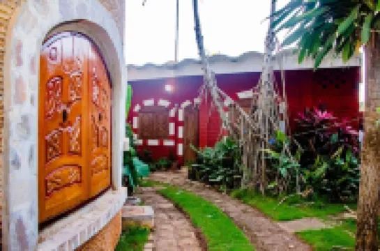 Large, beautiful wooded house in a unique vintage style, with 650m² of living space Hotels in 