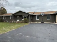Wheelchair assessable spacious 5-bedroom house in Algoma Hotels in Algoma