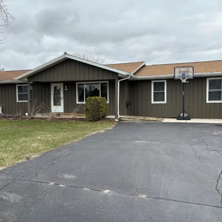 Wheelchair assessable spacious 5-bedroom house in Algoma