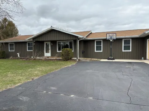 Wheelchair assessable spacious 5-bedroom house in Algoma