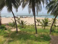 Rare in Saly! Seafront detached villa - 1st line, under the coconut trees. Hotels in 