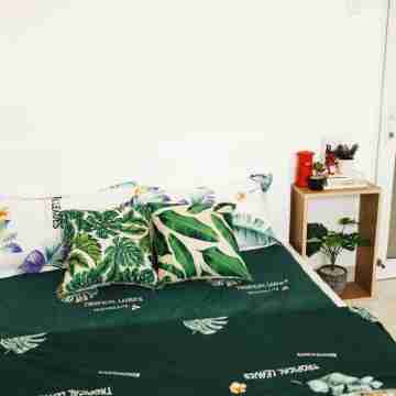 La Vie En Rose/Yellow Rooms