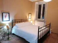 Cozy apartment inside the 1400 building "Torre degli Angeli Hotels in Vercelli