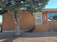 Charming Duplex with New AC & heater with WiFi Hotels in La Junta