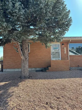 Charming Duplex with New AC & heater with WiFi