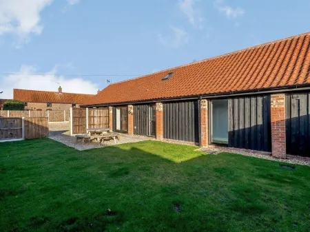 The Long Barn, Brick Kiln Barns, Dilham - Sleeps 6 in Luxury - Dog Friendly