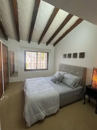 Stylish Duplex Near Beaches & Shops. 2 bedroom. Fully equipped. WiFI, A/C, more Отели в г. Пампатар