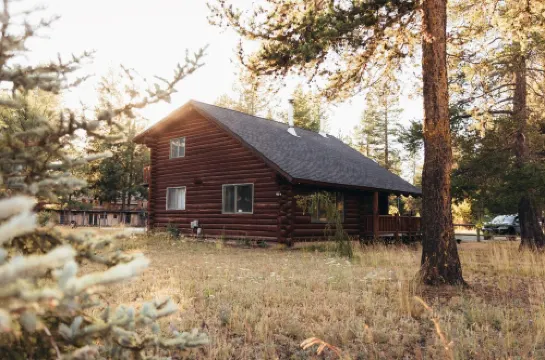 Modern-Cozy LOG CABIN near La Pine state park