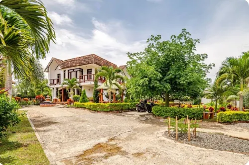 Art Tropical Retreat for Relaxation, Barbecue, and Quality Family Time