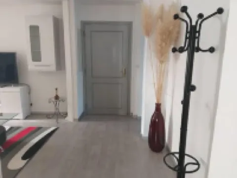 3-ROOM APARTMENT NEAR TOWN CENTER